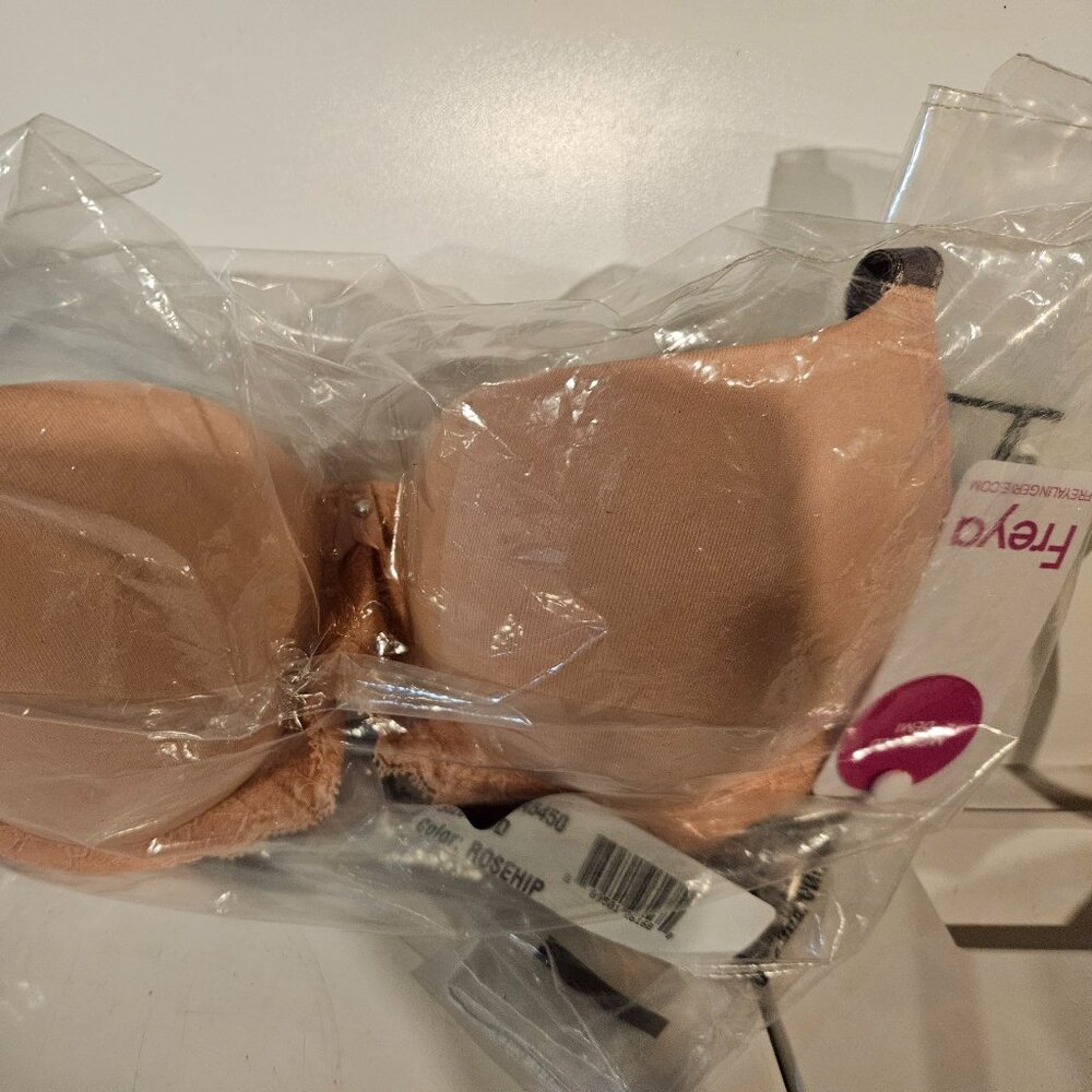 Freya Offbeat Underwire Demi T-shirt Bra, 28D NWT